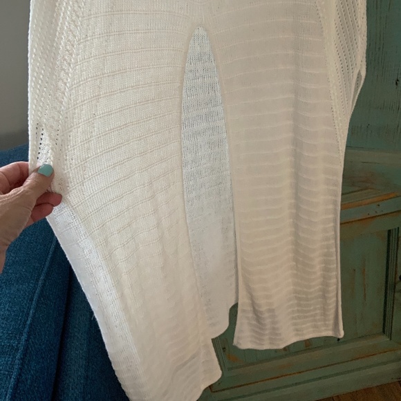 Beautiful BCBG knit cover up - Picture 4 of 6